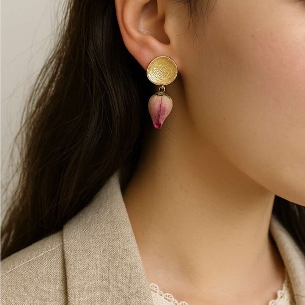Vintage Style Natural Dried Rosebud pink‎ Earrings Gold Textured Stud Floral new